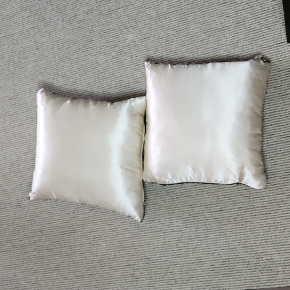 NEW - Sequin Flip Mermaid Pillows gold & silver - Picture 2 of 6